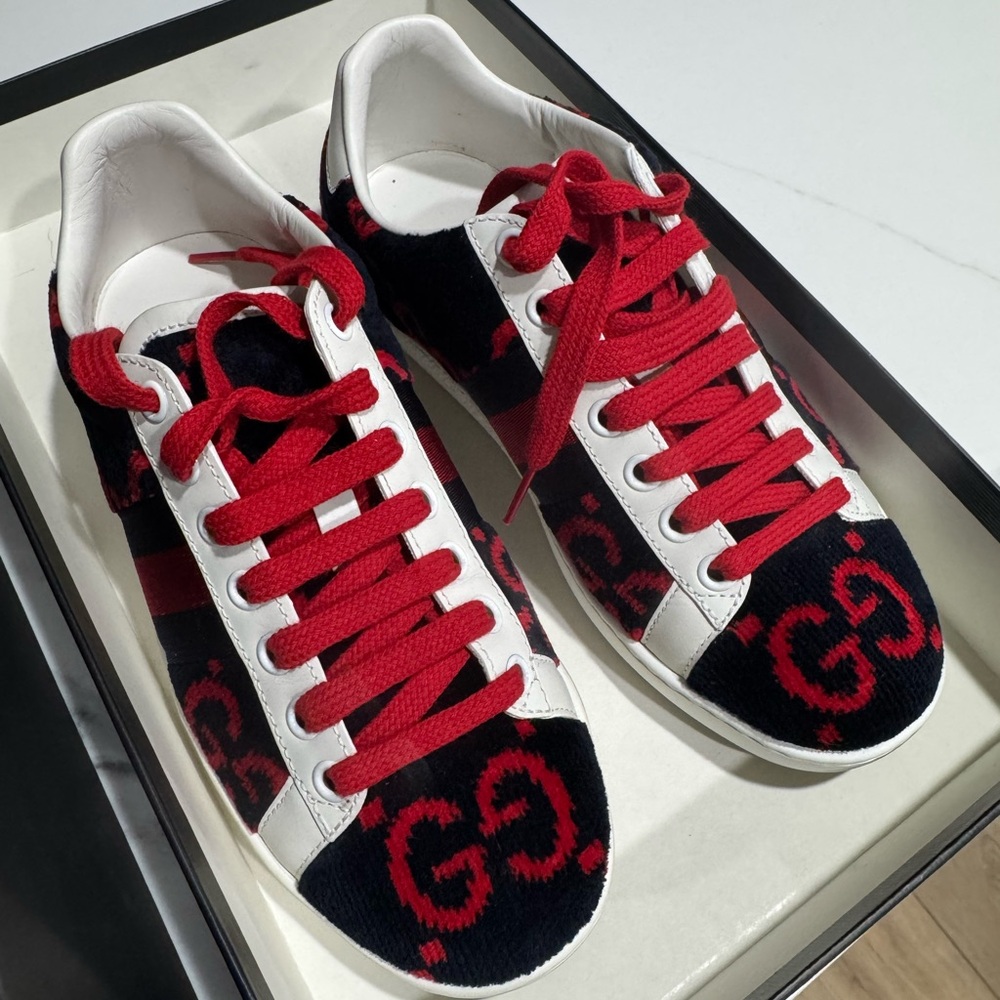 Gucci Sneakers with Dust Bag with Accessories